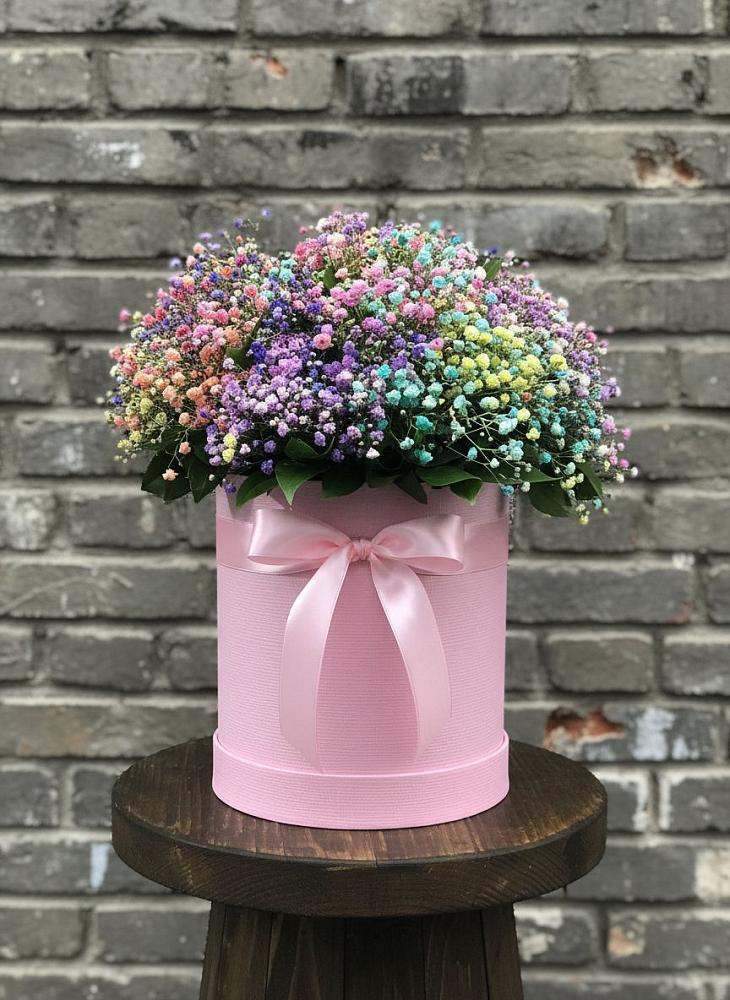 Цветочная композиция из Гипсофила и Розы в шляпной коробке в Холм-Жирковский