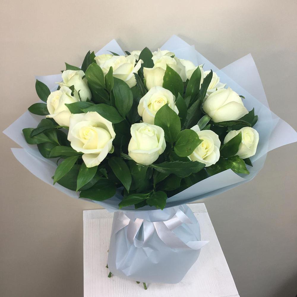 Букет 15 Белых роз Проуд в Холм-Жирковский