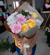 Букет цветов из:  Герберы, Розы и Хризантемы в Холм-Жирковский
