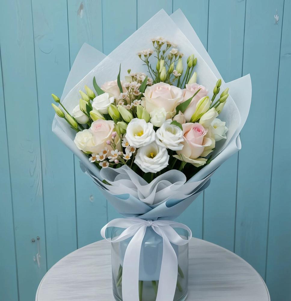 Букет цветов из: Розы и Лизиантусы в Холм-Жирковский