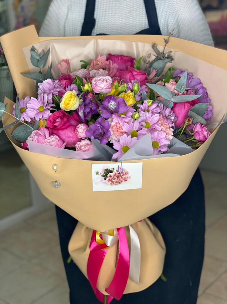 Букет цветов из: Хризантемы, Гвоздики и Альстромерии в Холм-Жирковский