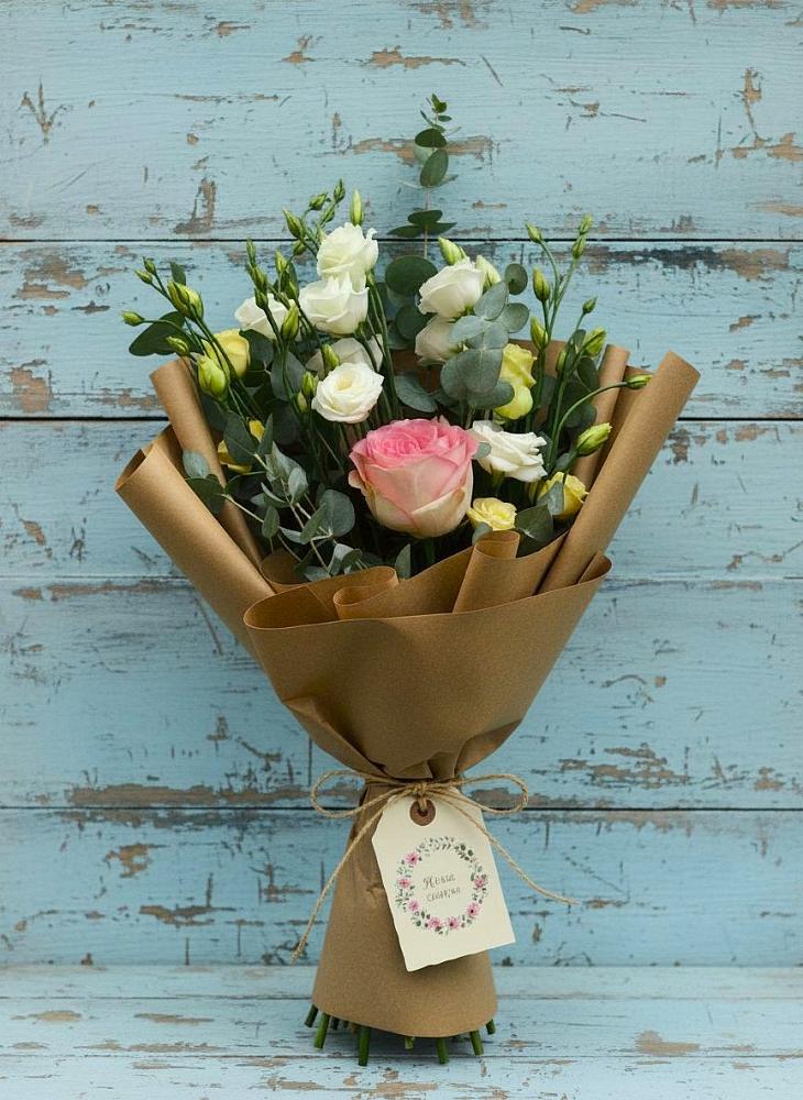 Букет цветов из: Розы и Лизиантусы в Холм-Жирковский