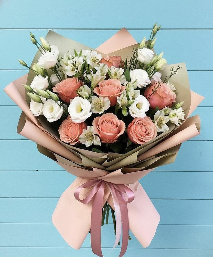 Букет цветов из: Розы, Альстромерии и Лизиантусы в Холм-Жирковский