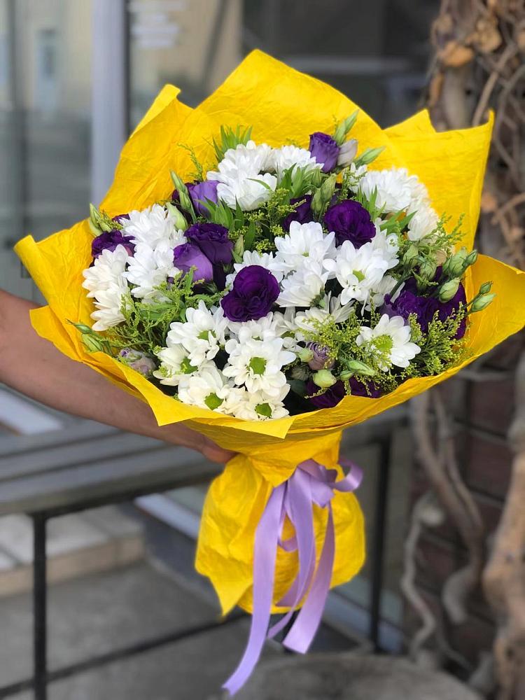 Букет цветов из: Ирисы, Хризантемы и Ромашки в Холм-Жирковский