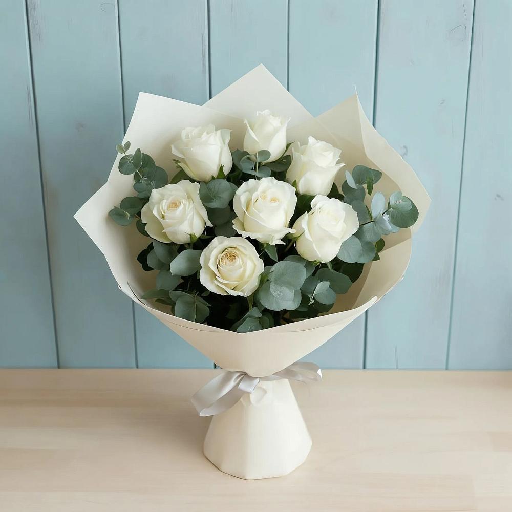 Букет Белые розы в Эвкалипте в Холм-Жирковский