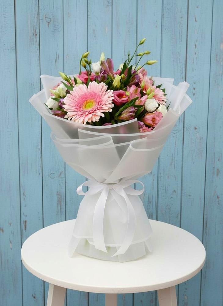 Букет цветов из: Герберы, Альстромерии и Лизиантусы в Холм-Жирковский