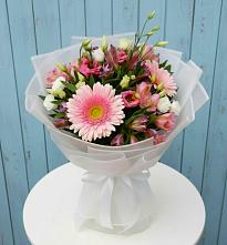 Букет цветов из:  Герберы, Альстромерии и Лизиантусы в Холм-Жирковский