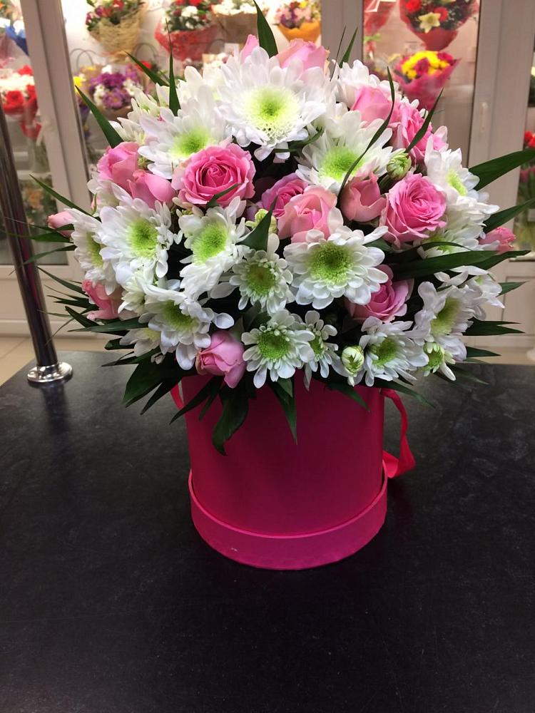 Цветочная композиция из Розы и Хризантемы в шляпной коробке в Холм-Жирковский