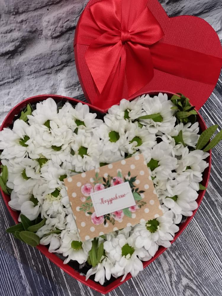 Цветочная композиция из Хризантемы в виде сердца в Холм-Жирковский